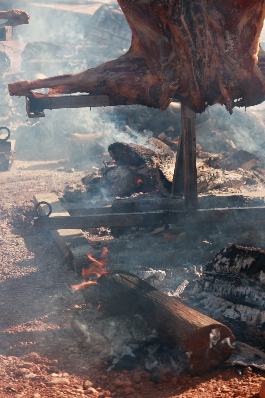 Carne sobre brasas